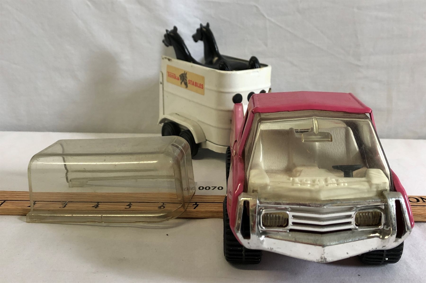 VINTAGE TONKA STABLES TOY TRUCK, HORSE TRAILER & HORSES