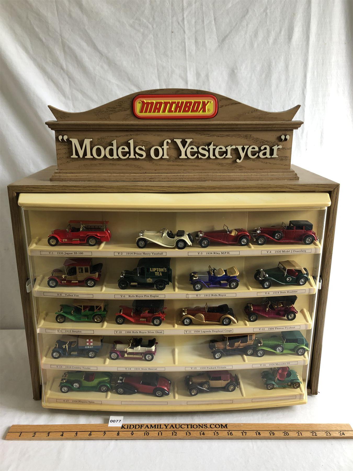 MATCHBOX DISPLAY CASE W/ 20 X VEHICLES