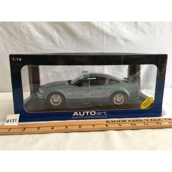 LIMITED EDITION 2005 FORD MUSTANG DIECAST