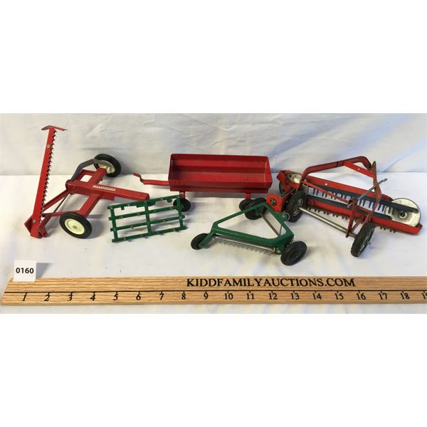 LOT OF 5 - INTERNATIONAL METAL FARM TOYS
