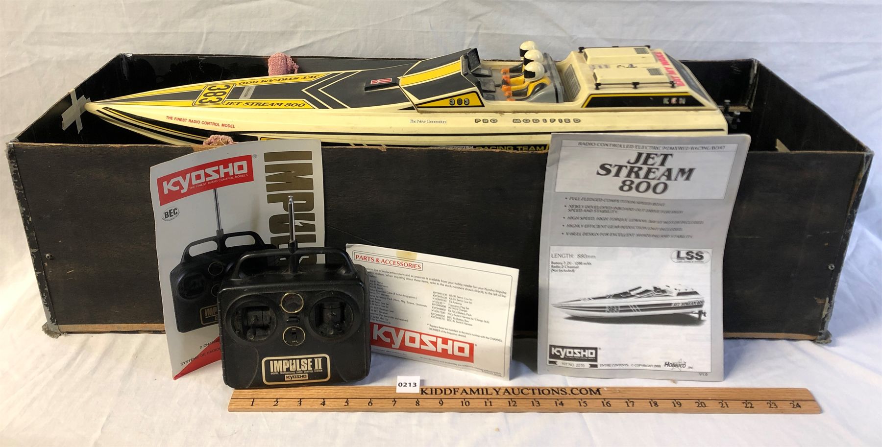 Jetstream Toy JETSTREAM 800 RC BOAT - 31in LONG - Kidd Family Auctions