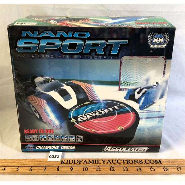 ASSOCIATED ELECTRICS NANO SPORT RC CAR SET - NEW