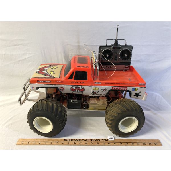 1980's RC NITRO TRUCK "MEAN MUDDER" W/ CONTROLLER