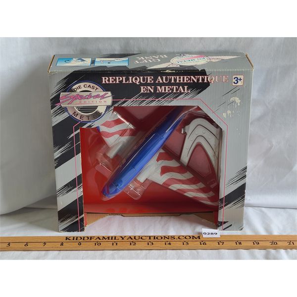 GOLDEN CLASSIC METAL GIFT BANK W/ KEY & STAND - AS NEW