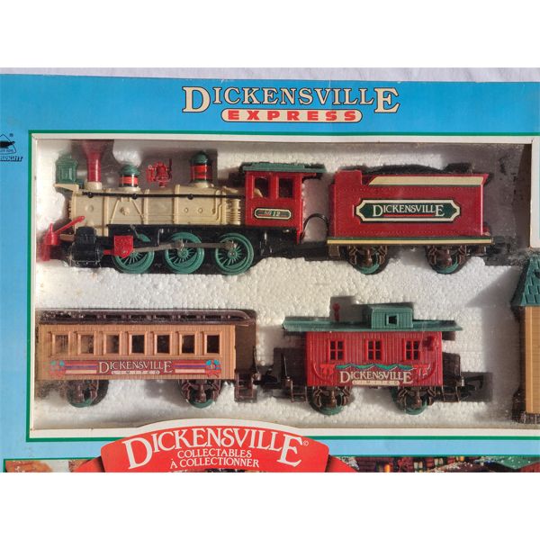 DICKENSVILLE EXPRESS CHRISTMAS TRAIN SET - AS NEW