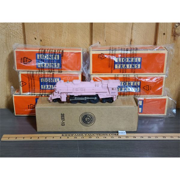 2010 LIONEL GIRLS PINK TRAIN SET - NEW