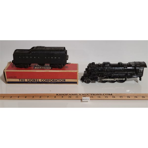 LOT OF 7 - LIONEL ELECTRIC TRAIN CARS AND LOCOMOTIVE