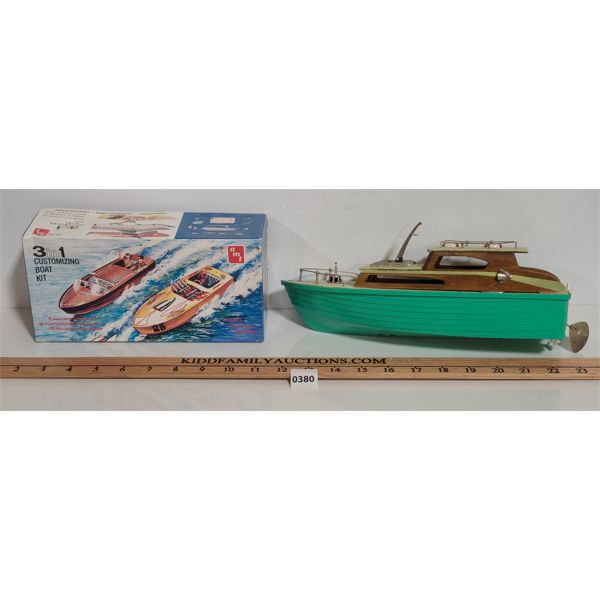 LOT OF 2 - BATTERY OPERATED BOAT AND AMT 3 IN 1 CUSTOMIZING BOAT KIT