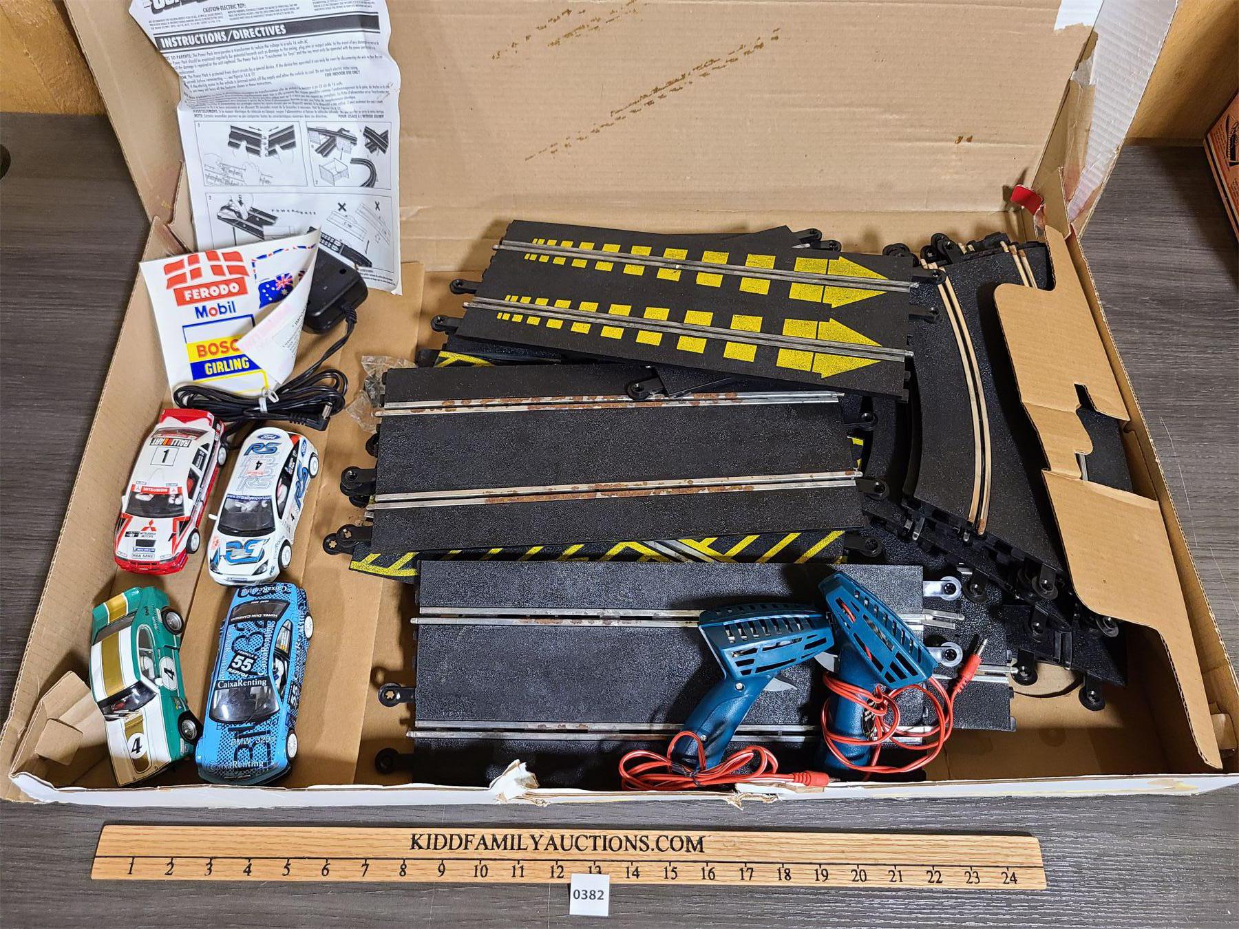 IRWIN SCALEXTRIC 132 SUPER SCALE GRAND PRIX SLOT CAR TRACK W/ 4 SLOT CARS