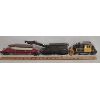 Image 3 : LOT OF 5 - LIONEL TRAIN CARS AND LOCOMOTIVES