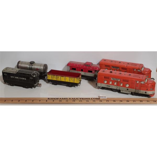 LOT OF 6 - MARX TIN TRAIN LOCOMOTIVES AND CARS