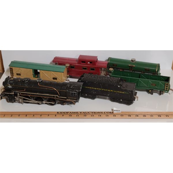 METAL AMERICAN FLYER TRAIN SET W/ LOCOMOTIVE, CABOOSE AND 4 CARS