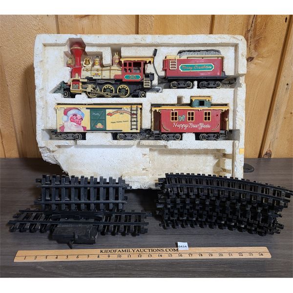 SANTA'S CHRISTMAS EXPRESS ELECTRIC TRAIN W/ TRACK