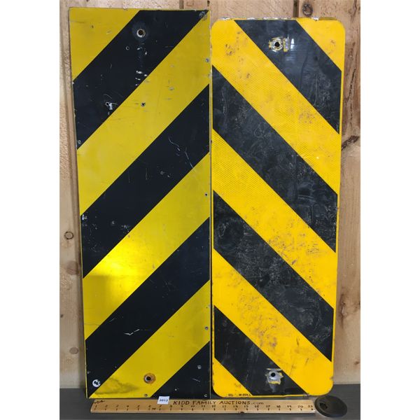 LOT OF 2 - METAL STREET SIGNS 