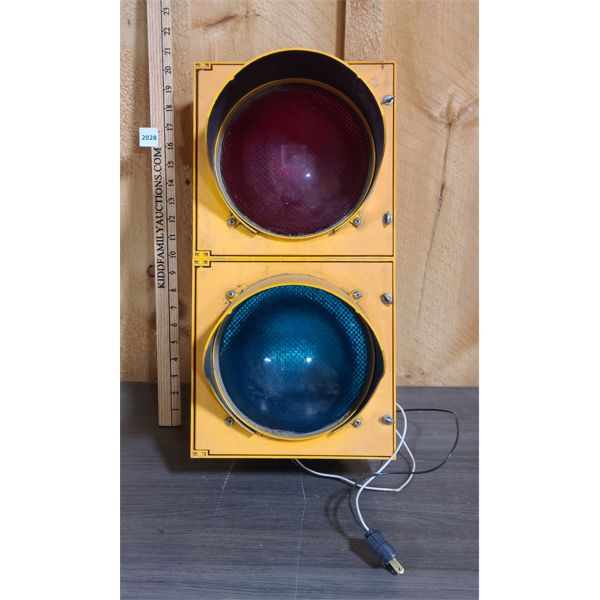 TWO LIGHT TRAFFIC LIGHT - 20in TALL