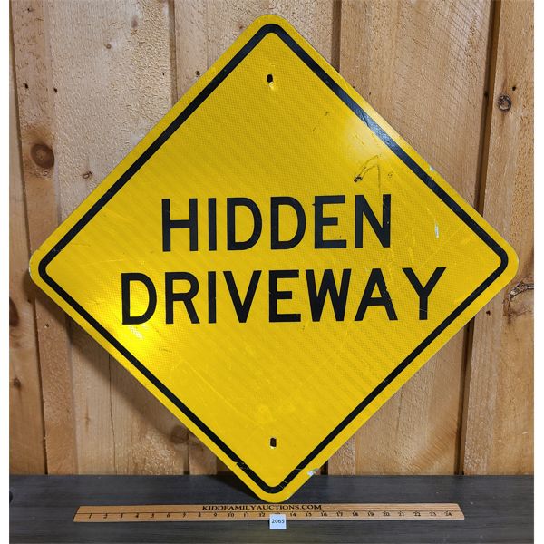 HIDDEN DRIVEWAY METAL ROAD SIGN - 32 x 32in