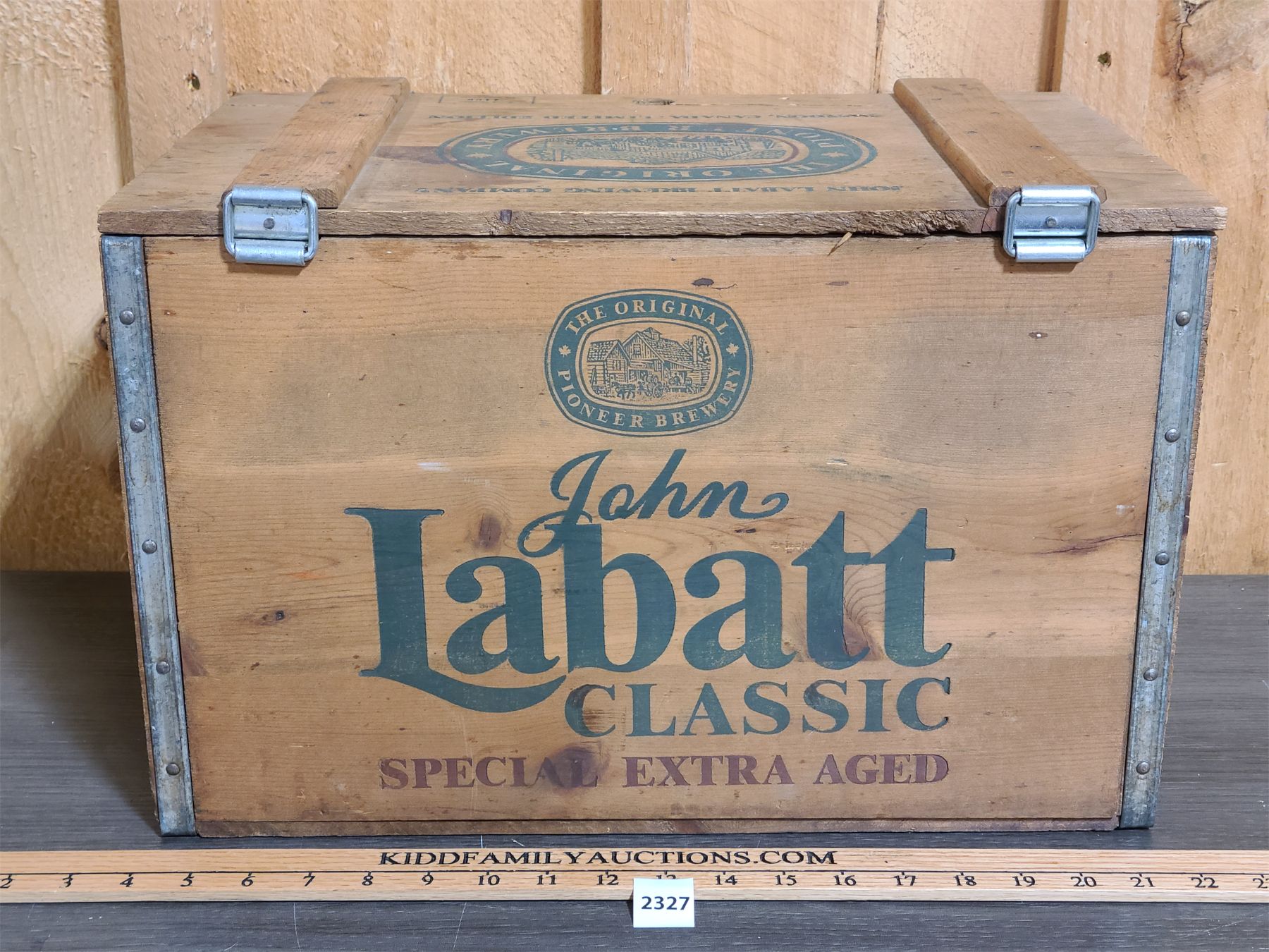 LABATT CLASSIC WOOD ADVERTISING CRATE - 11.5 x 12 x 17.5in