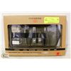 Image 1 : DOCKERS BRAND GROOMING SET W/CASE- NEW IN BOX