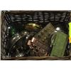 Image 1 : BASKET OF VINTAGE ODDS AND ENDS