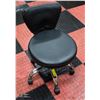 Image 1 : ESTHETICIAN CHAIR