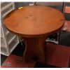 Image 1 : SOLID WOOD TABLE