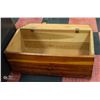 Image 2 : SOLID WOOD CHEST WITH A HINGED LID