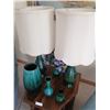 Image 1 : 2 x Blue Mountain-Look Lamps and 4 x Vases