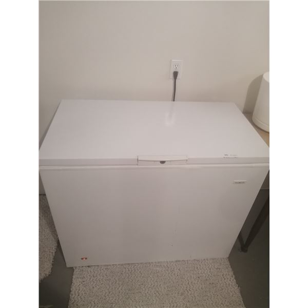 Beaumark Chest Freezer (Model No. MFC09M6BW4)