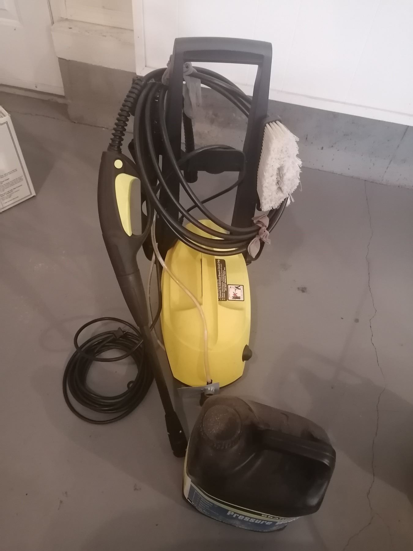 Karcher High Pressure Washer (1400 PSI) w/ Soap (Model No. AKM200)
