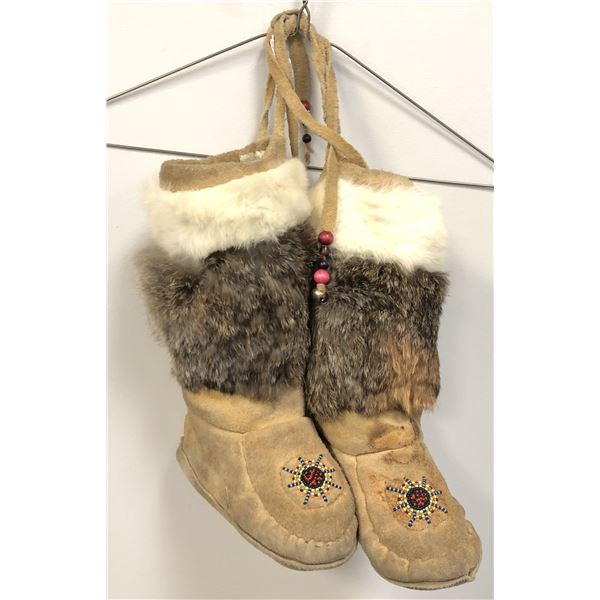 Pair of First Nations moccasins w/ beads & rabbit fur accents