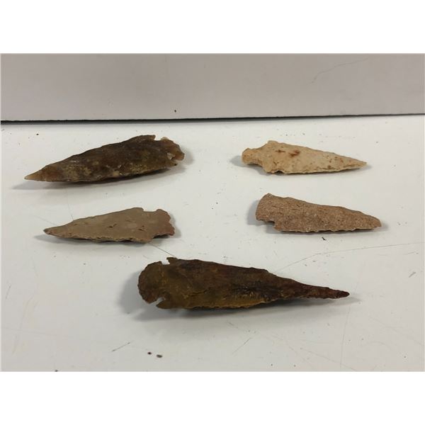 Group of 5 super fine Pedernales arrowheads