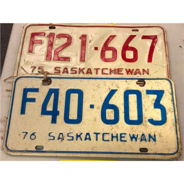 2 matching pairs of vintage Saskatchewan, Canada 1975 & 1976 license plates