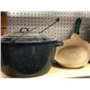 Image 2 : Group of 3 antique enamel cookware - Large lidded kettle/ frying pan & large lidded pot