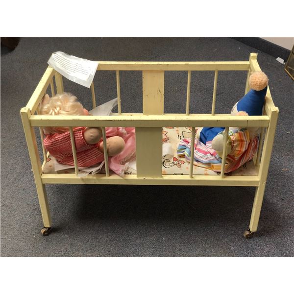 Vintage child/doll crib