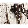 Image 2 : Group of 5 vintage assorted animal leg-hold traps