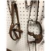 Image 2 : Group of 5 vintage assorted animal leg-hold traps