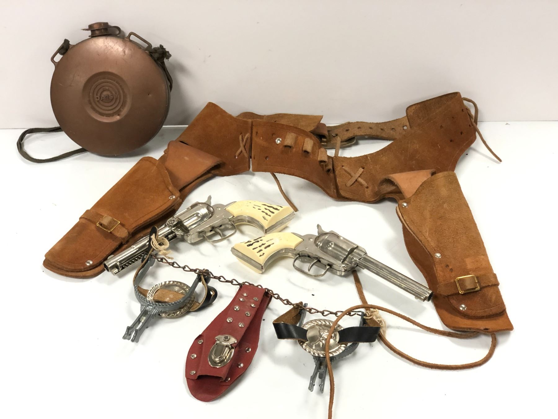 Vintage daisy child's cap gun set - 2 cap guns/ leather holster/ pair ...