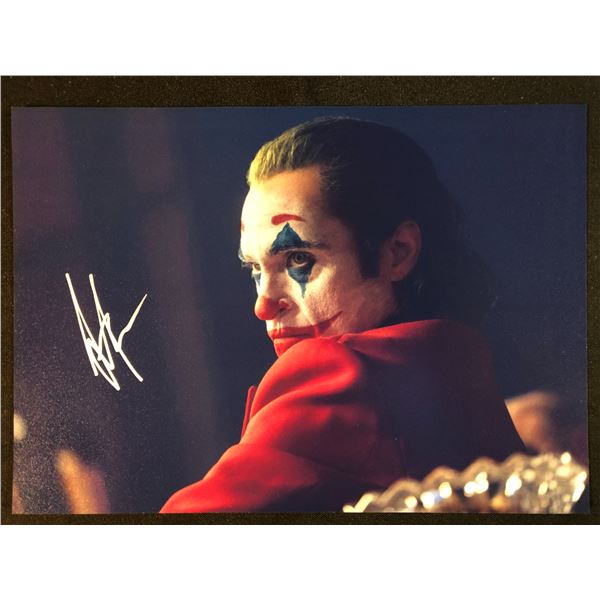 JOAQUIN PHOENIX SIGNED 8X10 PHOTO (RA COA)