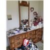 Image 1 : Dresser, mirror cat C