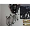 Image 3 : New SAE/metric wrenches - 22 piece, new hammer handles - (unused)