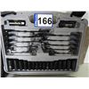 Image 3 : (109 piece set) Stanley tool kit 3/8" and 1/4" drive (like new), complete no missing pieces, octagon