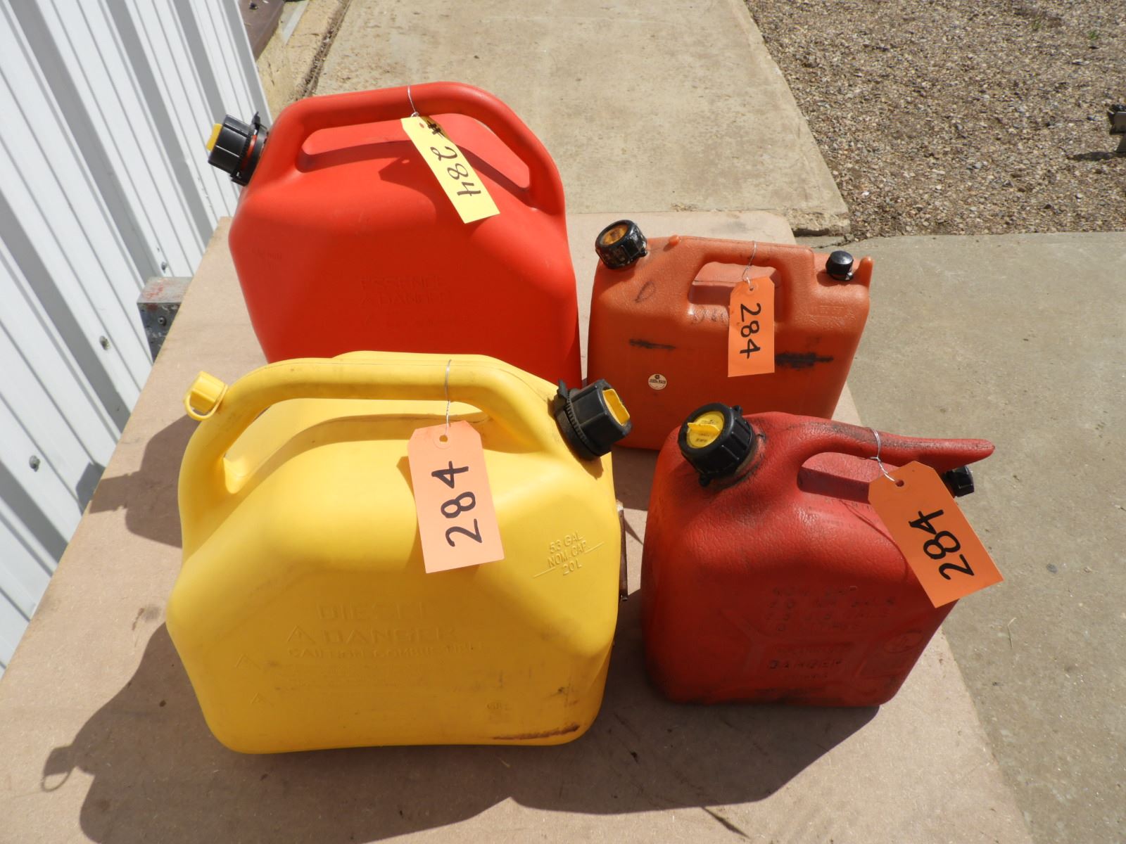 20L Yellow Diesel Jerry can with vent, 25L red gas Jerry can like new