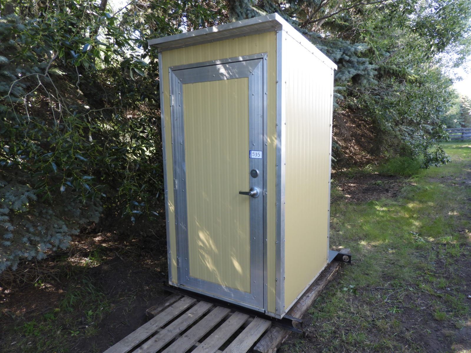 Luxury Outhouse, made by Canalta Panels, Insulated metal panels, full solid metal base with antisli