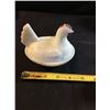 Image 2 : Vintage milk glass hen on a nest