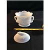 Image 1 : Vintage swan milk glass chip in lid