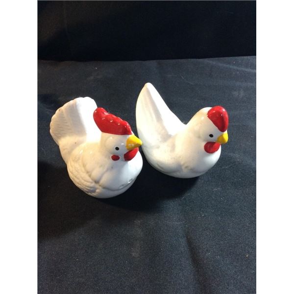 Chicken salt and pepper shakers