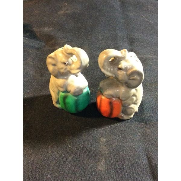 Elephant salt and pepper shakers