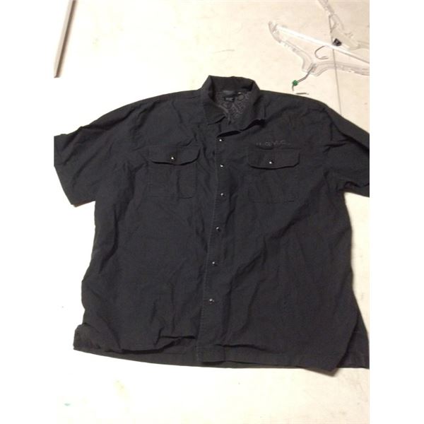 Harley Davidson shirt size 3 extra large there is small hole in bottom