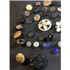 Image 2 : Vintage antique buttons