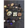 Image 3 : Vintage antique buttons